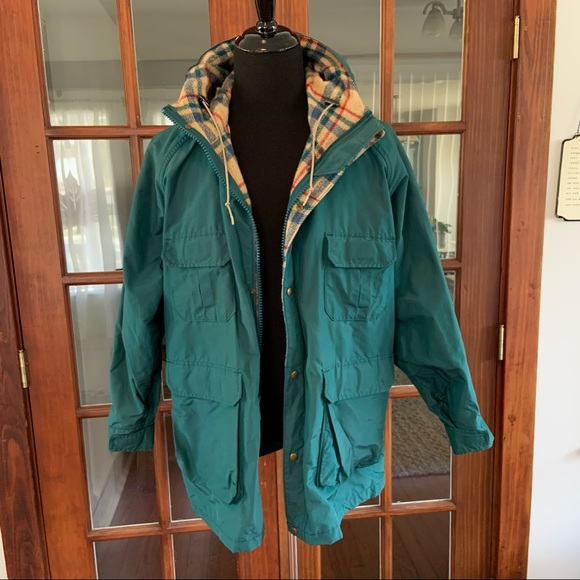 Vintage 1980’s or 1990’s Woolrich Hooded Jacket - Picture 1 of 9